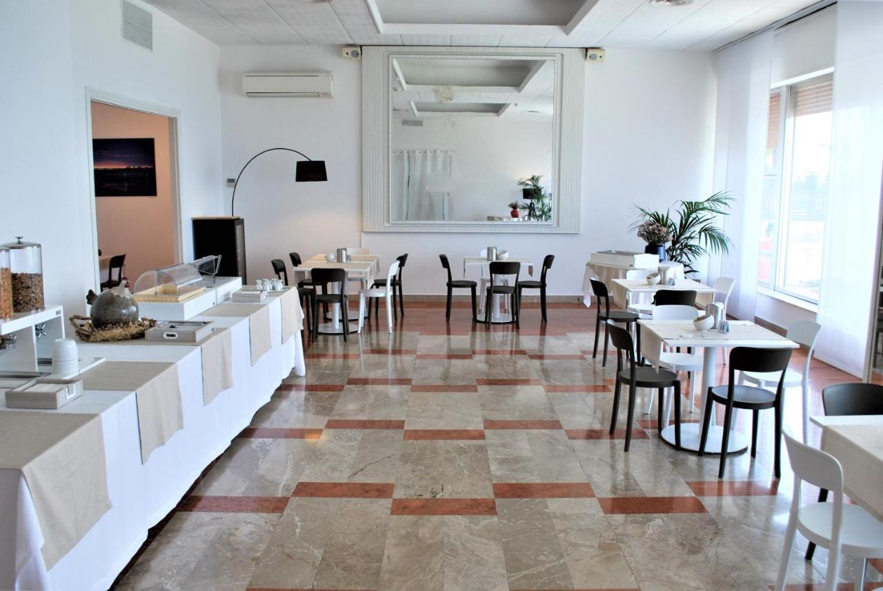 Park Hotel Mar Grande Taranto Exterior photo